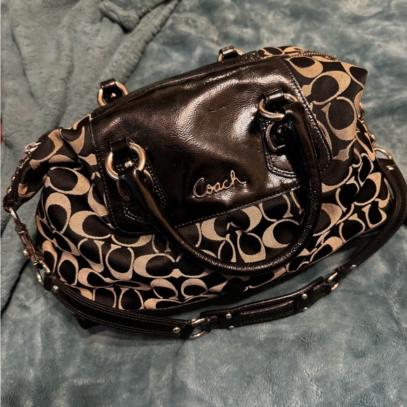 Coach Ashley Signature Satche - Picture 1 of 6